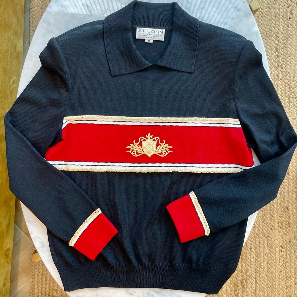 NWOT St. John Collection collared fine weave sweater, crest, black/red/gold, szM
